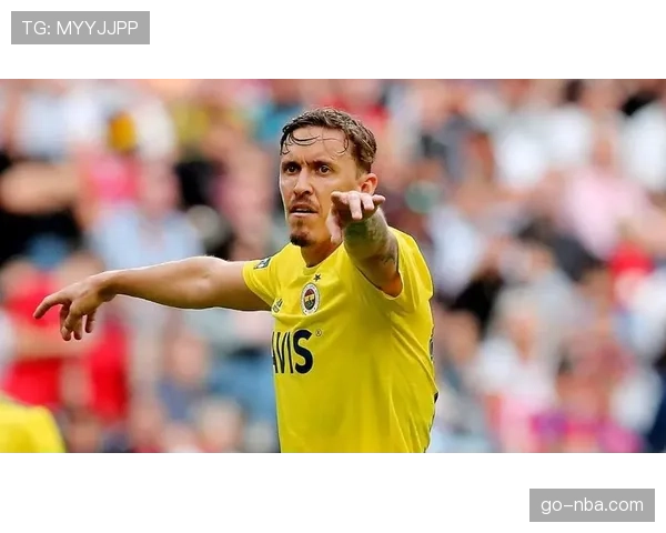 特写:退役后转型,前德甲金靴克鲁泽现身教练培训班 特写:退役后转型,前德甲金靴克鲁泽现身教练培训班