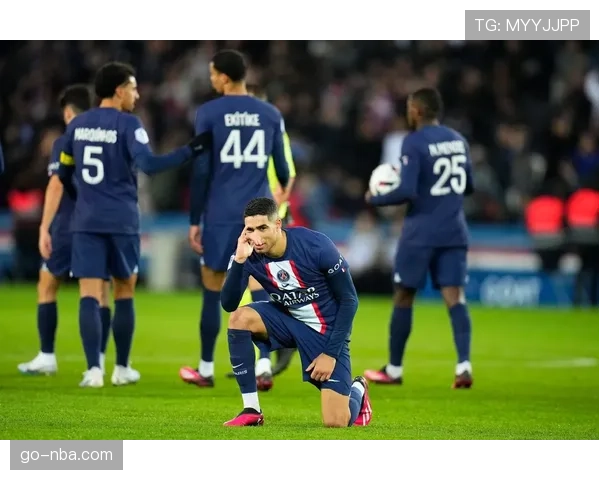 巴黎圣日耳曼赛前训练测试3-4-3新阵，恩里克寻求欧冠出局后联赛回应